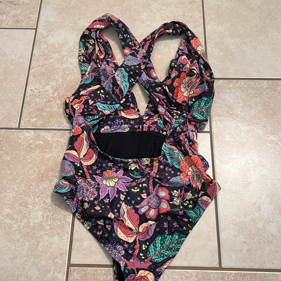 Allihop one piece bathing suit from anthropologie - Picture 4 of 5